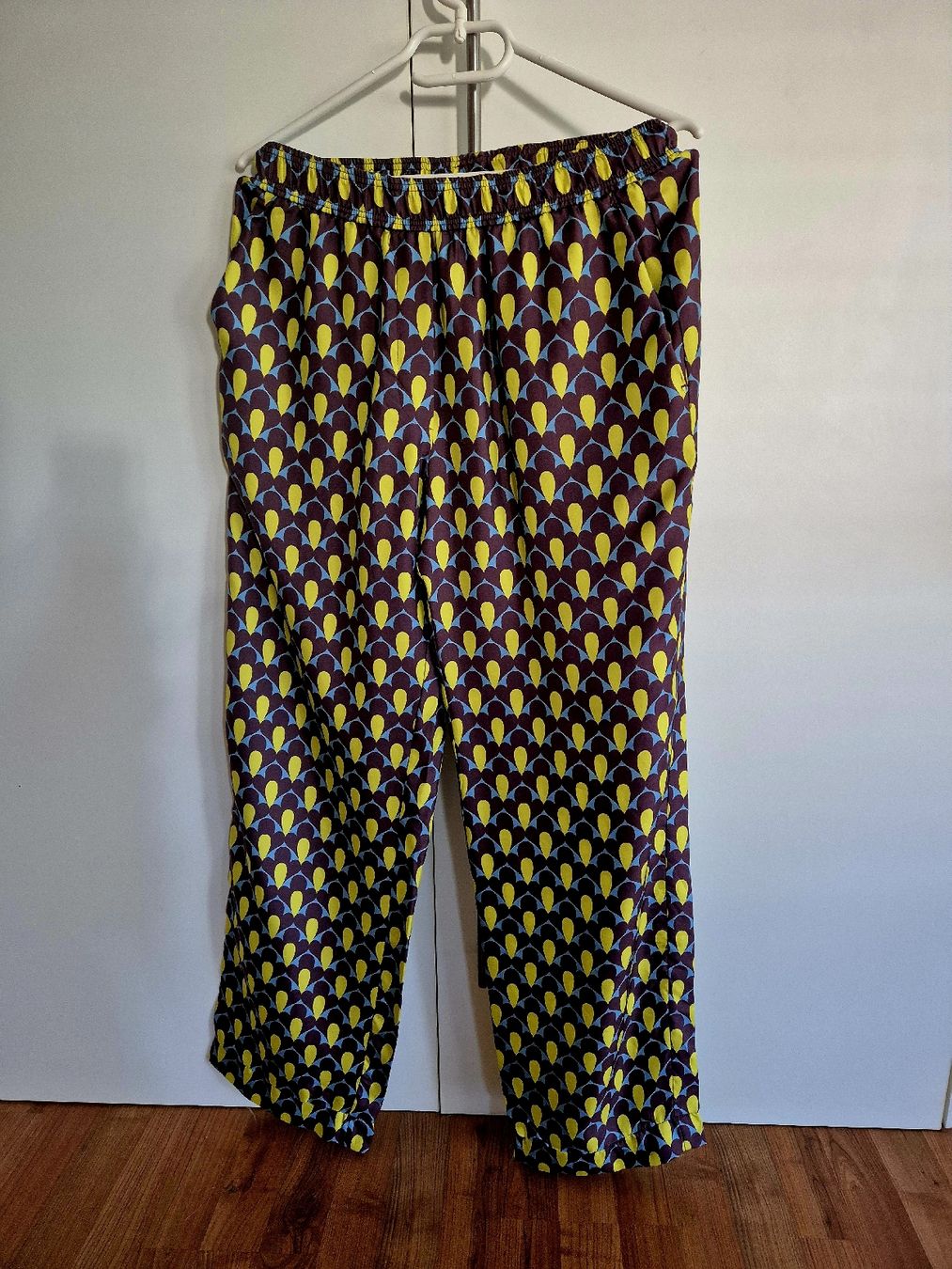 Odeeh Pantaloni: Sommerhose Seide von Odeeh – Usato da Merenschwand venduto da Epc19