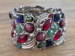  Schönes Armband mit bunten Steinen 