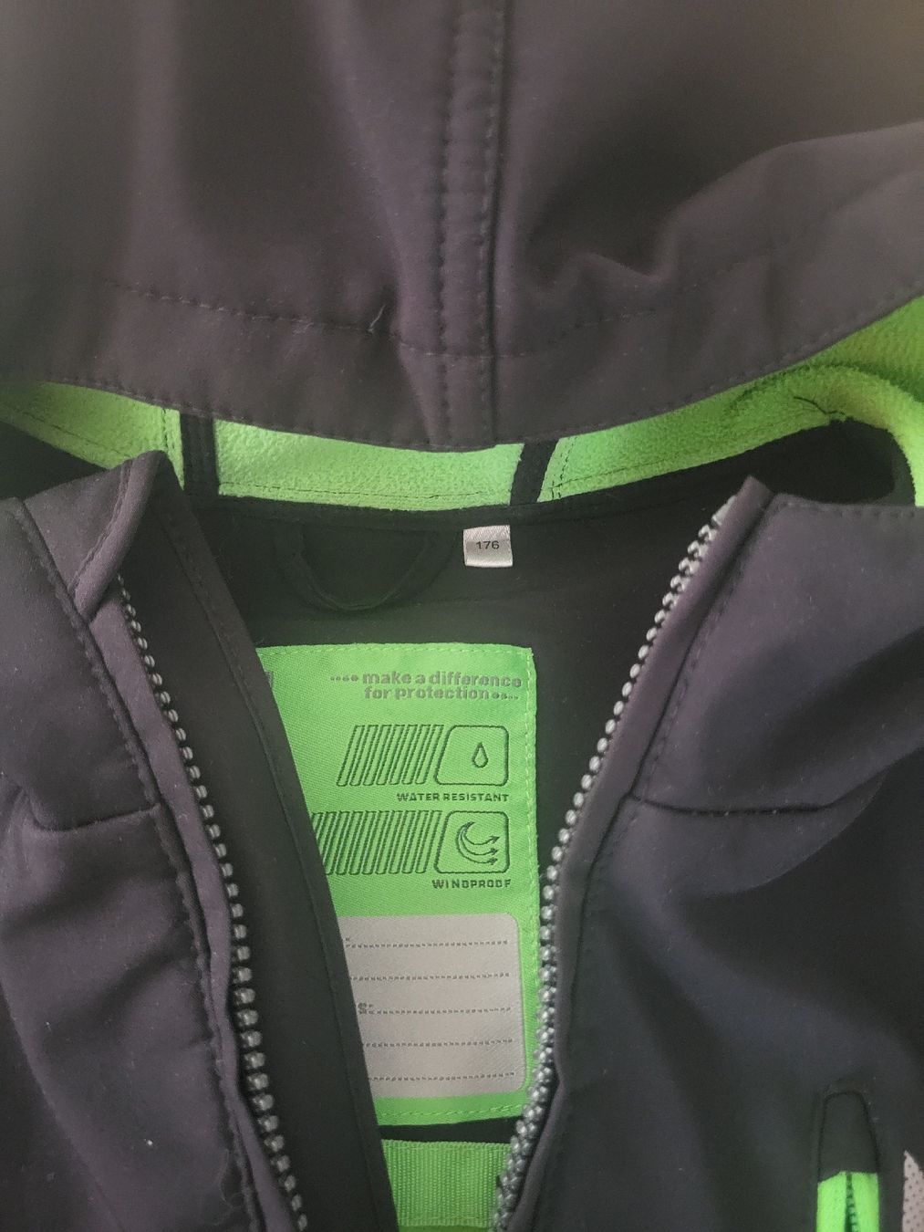 Vestes & Manteaux: Veste softshell, taille 176, comme neuve – D'occasion à Tavannes par Carcajou 1