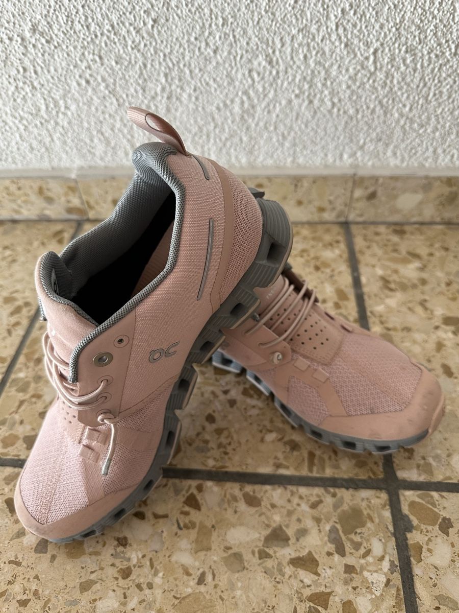 On Scarpe da donna: On Damenschuhe  – Usato da Adligenswil venduto da xiaopa