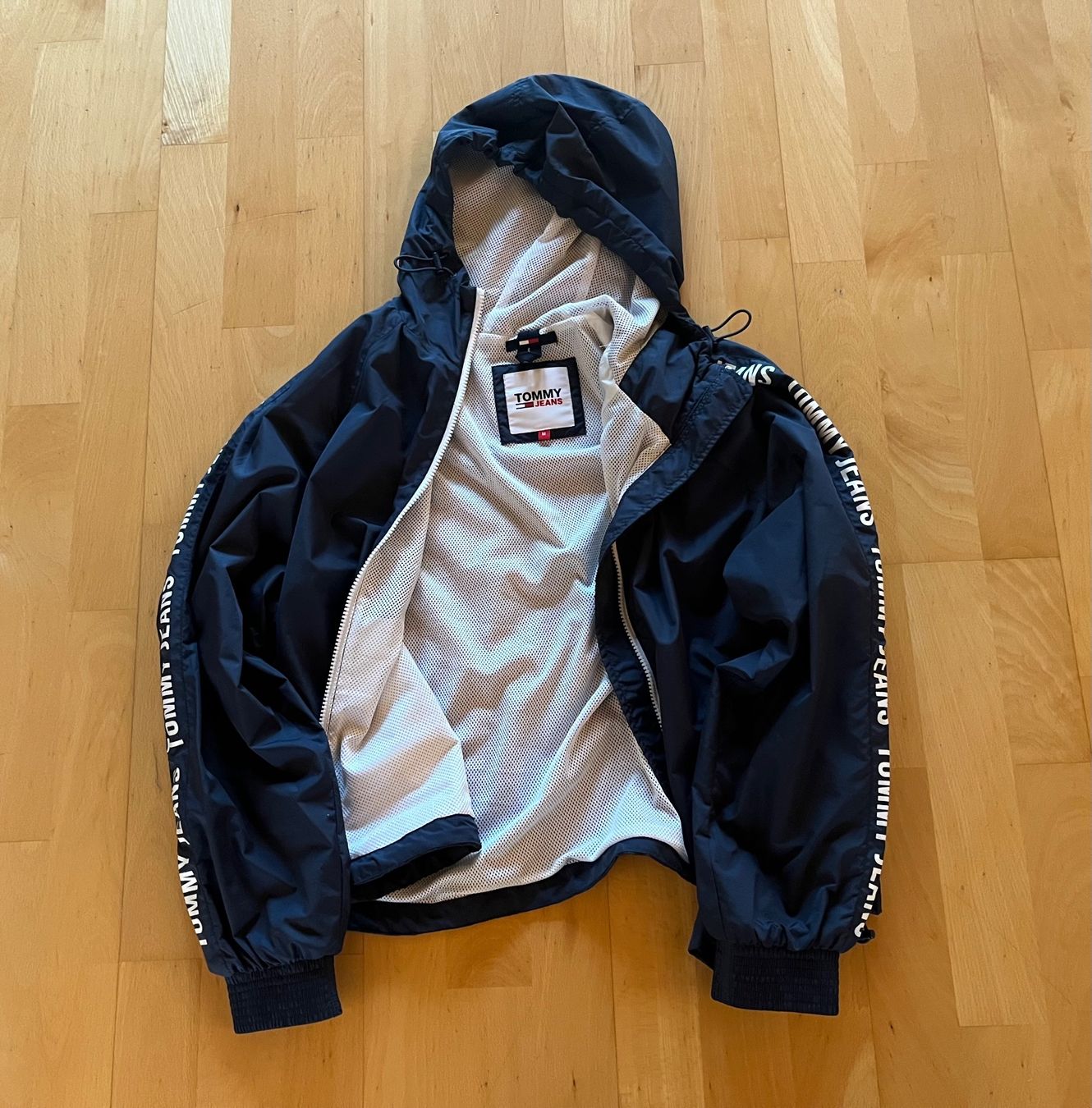 Tommy Hilfiger Giacche: Tommy Hilfiger° Windjacke Grösse M – Usato da Bonstetten venduto da Sinilu 2