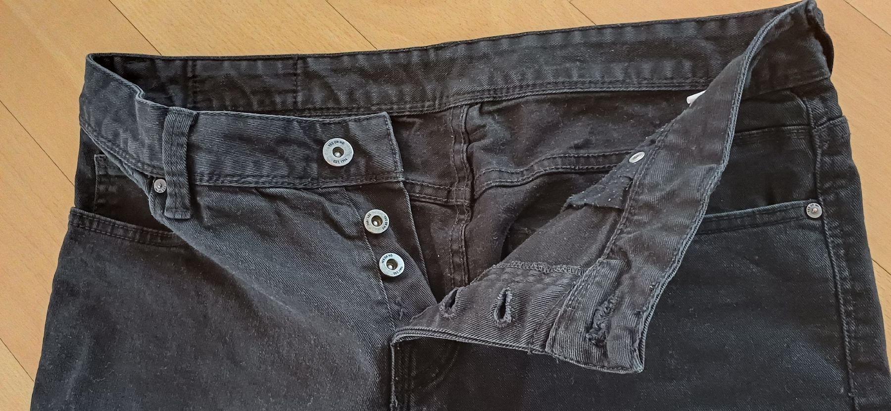 Jeans: Jeans schwarz Gr. 31/30 – Usato da Entlebuch venduto da Waldschratt65 2
