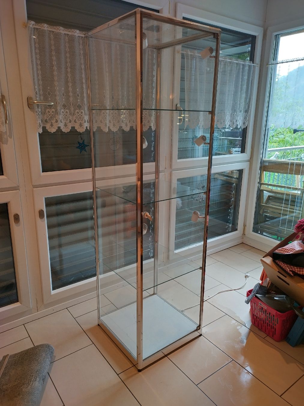 Vitrinen: Glasvitrine zu verkaufen  – Gebraucht aus Naters von sch_f25j