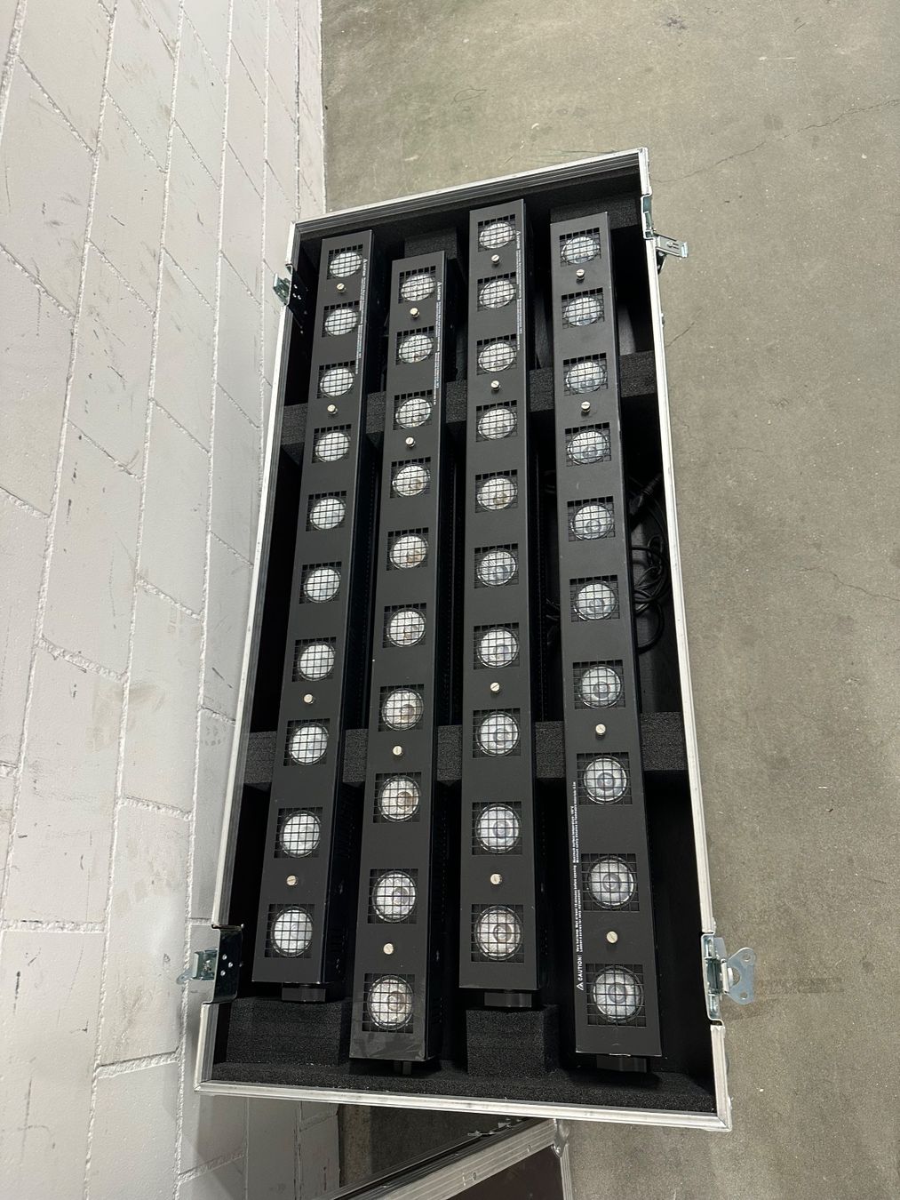Lampen: 8× Showtec Sunstrip Active – DMX Lichtleisten inkl. Case – Gebraucht aus Winterthur von lina_w 2