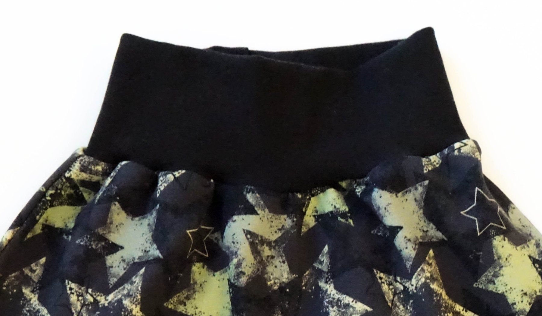 Pantaloni: Sweat Pumphose mit Sternen Gr. 104/110 - NEU – Nuovo e nell'imballaggio originale da Zürich venduto da sambaum 4