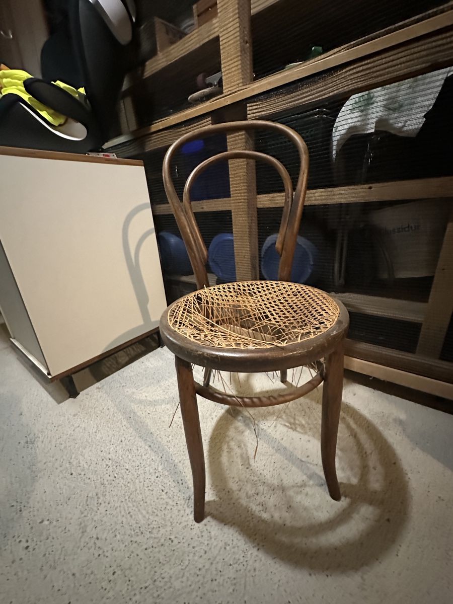 Thonet Sedie: 4 chaises de bistrot Thonet à restaurer  – Usato da Biel/Bienne venduto da mooks77 2
