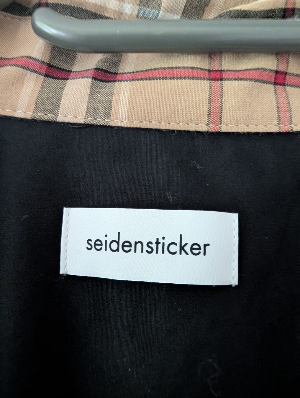 Blusen: Bluse schwarz, Seidensticker mit Burberry-Muster, Grösse 44 – Neu (gemäss Beschreibung) aus Adelboden von Markusandra 1