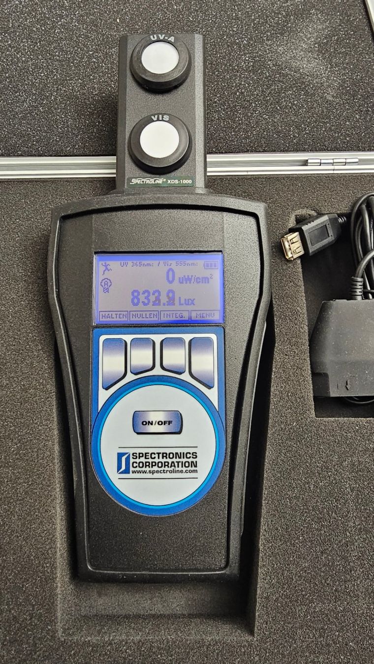 Misurare: UV-A und Luxmeter / Profigerät - NEUWERTIG! – Nuovo (secondo la descrizione) da Therwil venduto da Blackauktionator 1