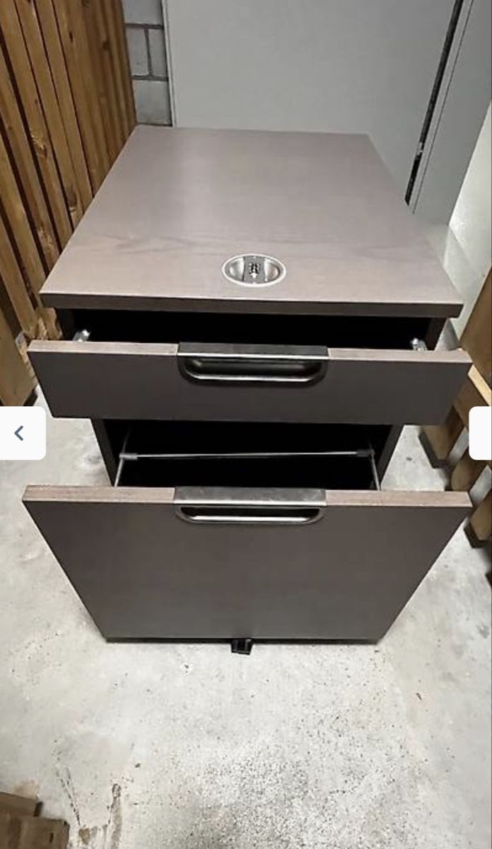 Ikea Banconi: Galant Ikea Büro Rollmöbel mit Schloss – Usato da St.Gallen venduto da auditdi