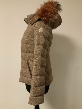 Moncler Daunenjacke mit Pelz Grösse S Top Zustand!