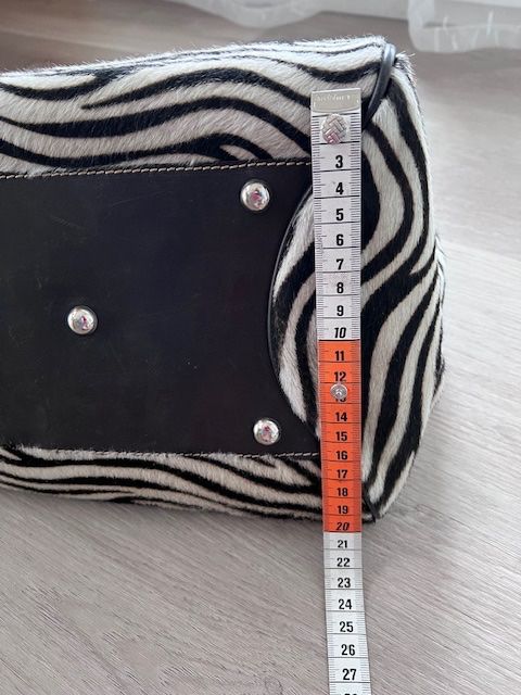 Borse da donna: Exklusive Zebra-Handtasche, wie neu! – Usato da Dulliken venduto da Nikitiki5 8