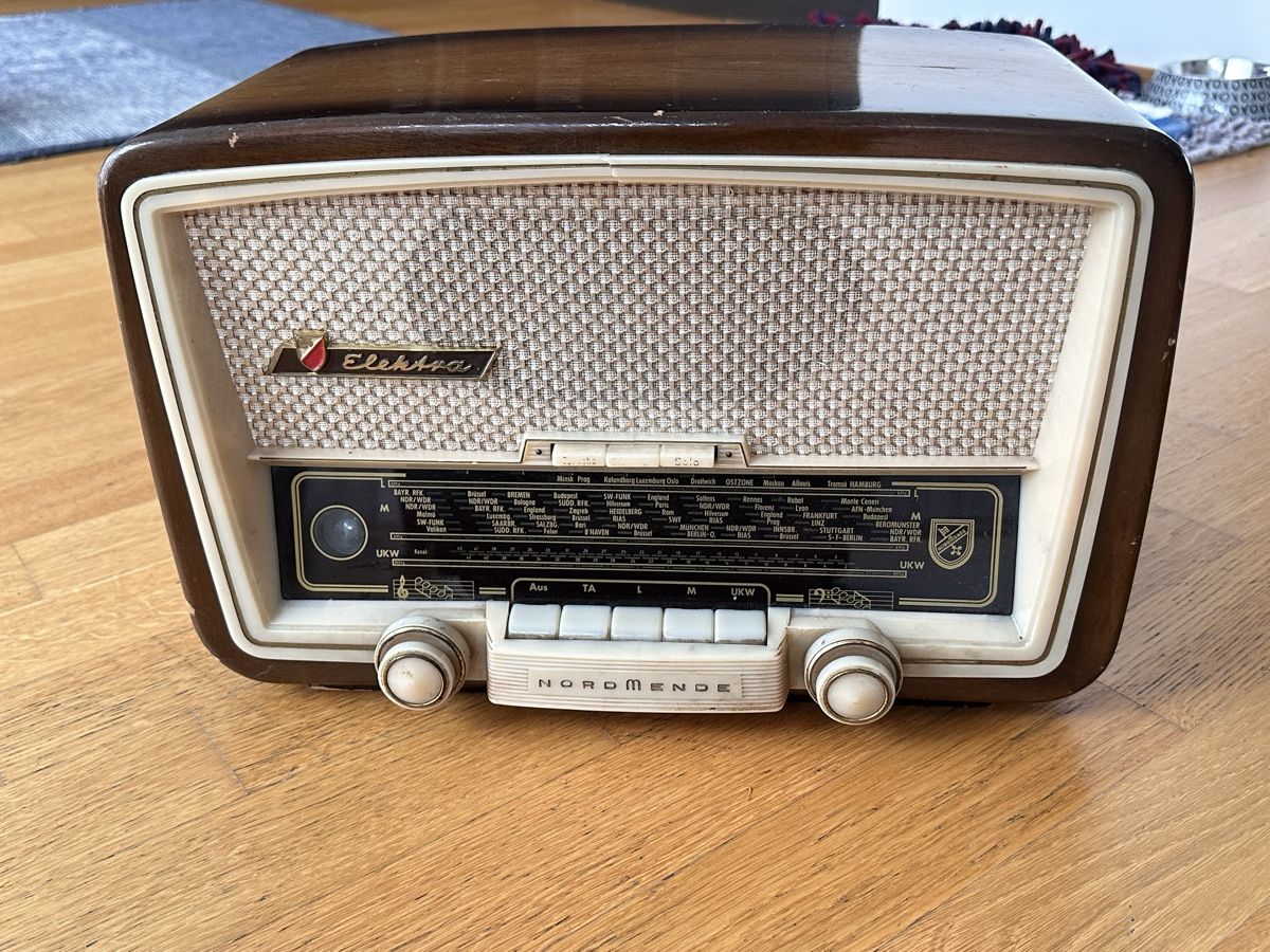 Radios: altes Radio – Defekt aus Chur von Paemel