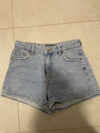 Shorts di jeans Bershka a vita alta, taglia 38