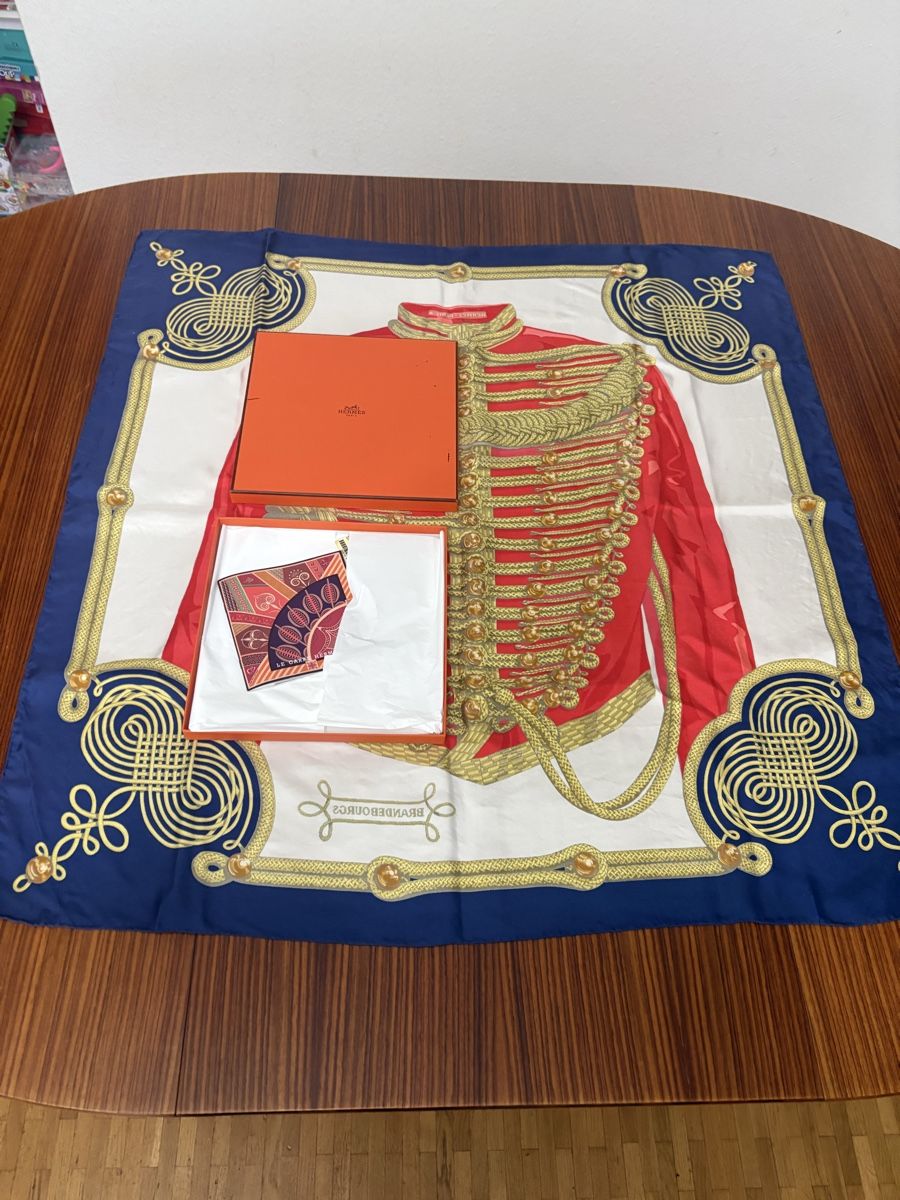 Hermès Foulards & écharpes: Foulard Hermès avec boite – D'occasion à petit lancy par FerreiraLuis 2