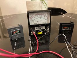Multimètre et 2 testeurs de batterie