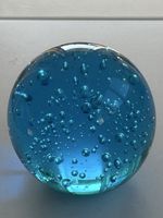 Glas Briefbeschwerer blau mit Luftblasen (2I5)