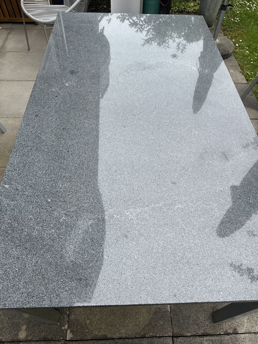 Pietre & tegole: Granit Gartentisch – Usato da Abtwil SG venduto da and_ft8q 2