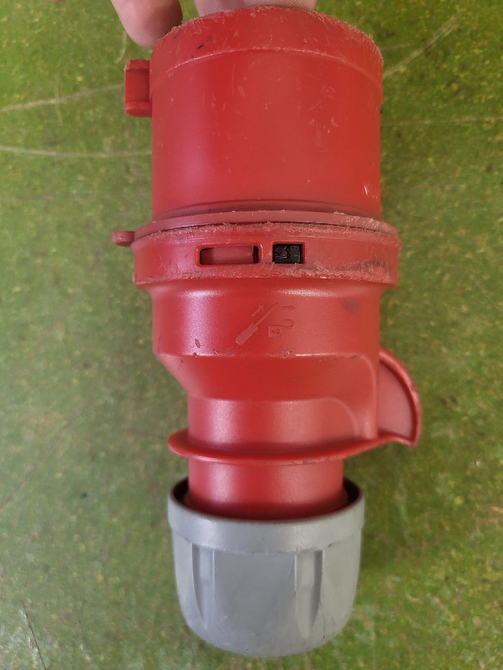 Spine: CEE 32 Stecker 2St. – Usato da Unterschächen venduto da Fixu86 4