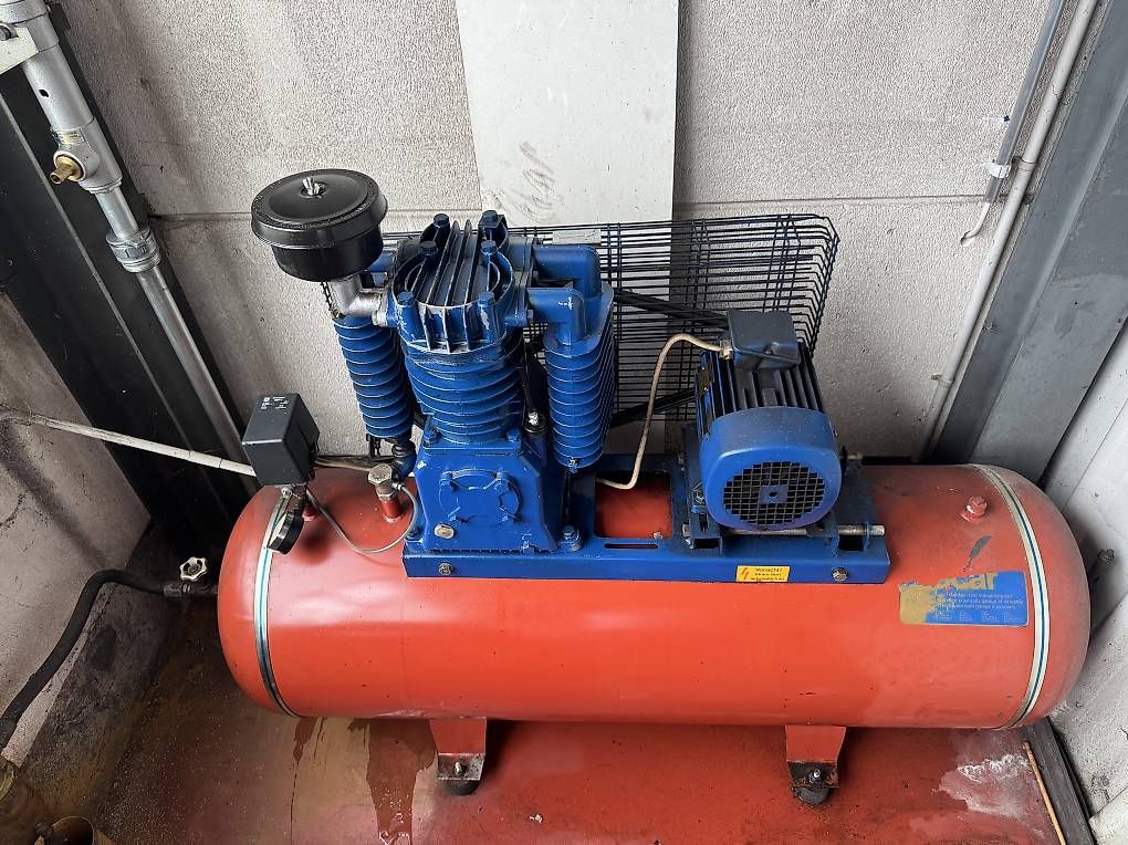 Compresseurs: Luftkompressor – D'occasion à Marbach Sg par GarageFreund 2