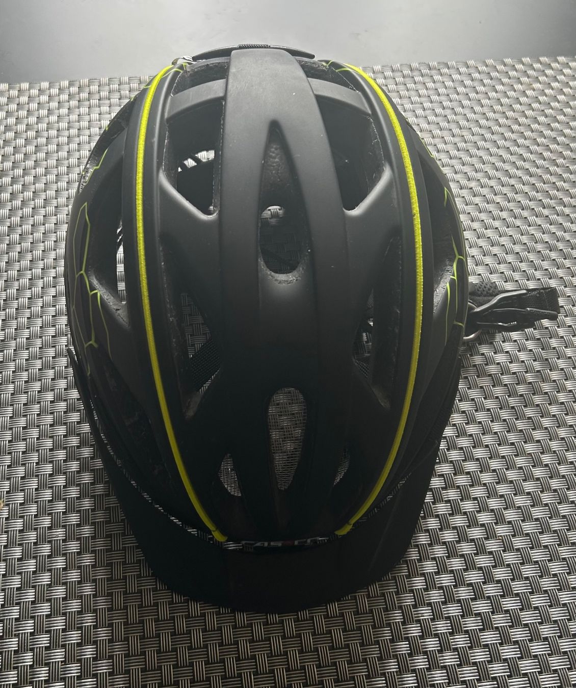 Casco Caschi: Velohelm – Usato da Rüttenen venduto da Cpe7 1