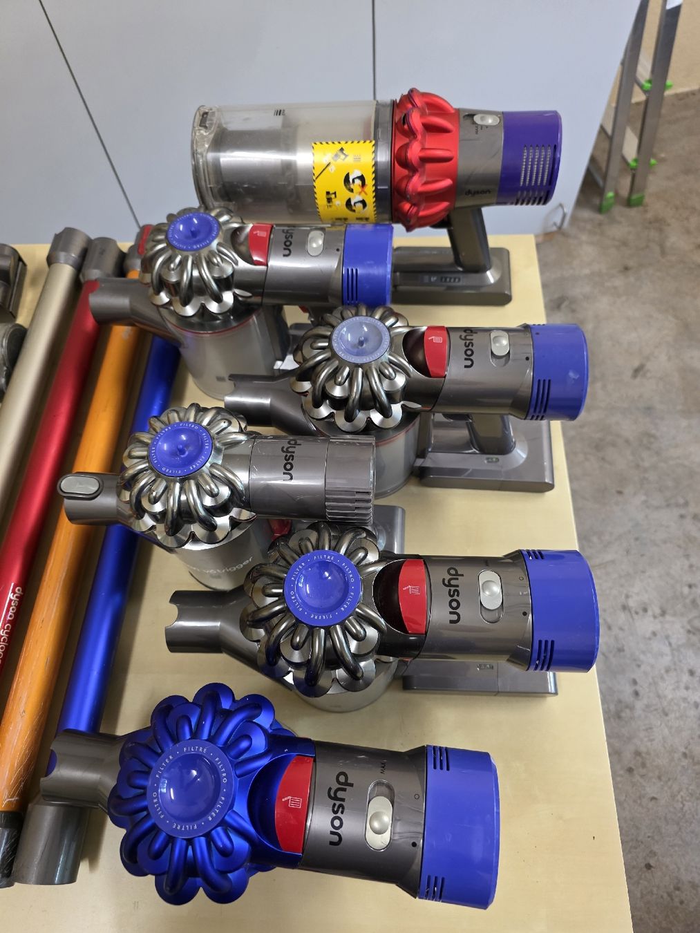 Dyson Aspirapolveri & Accessori: Dyson Stielstaubsauger Teile Konvolut – Difettoso da Alberswil venduto da mario889 1