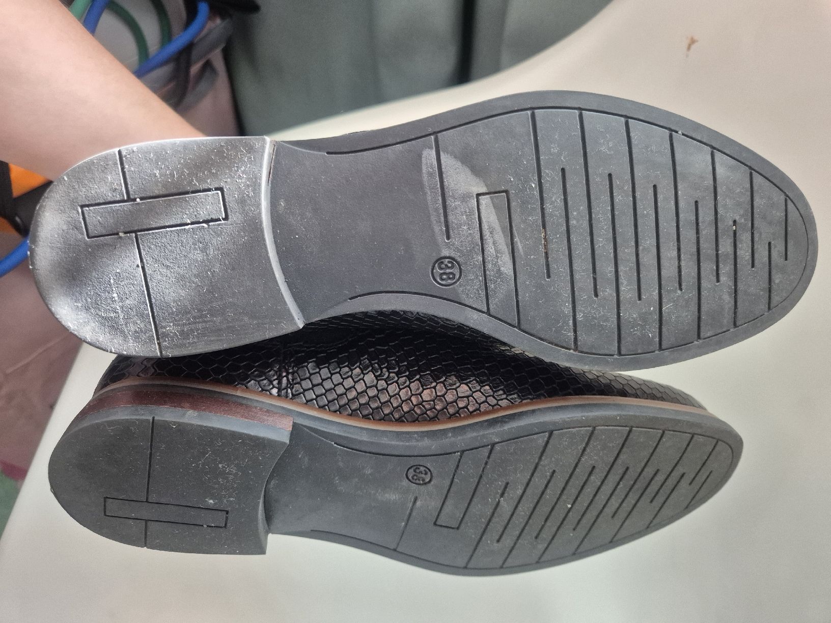 Scarpe da donna: Stiefelette schwarz Gr. 38 – Usato da Rotkreuz venduto da tamara_10 2