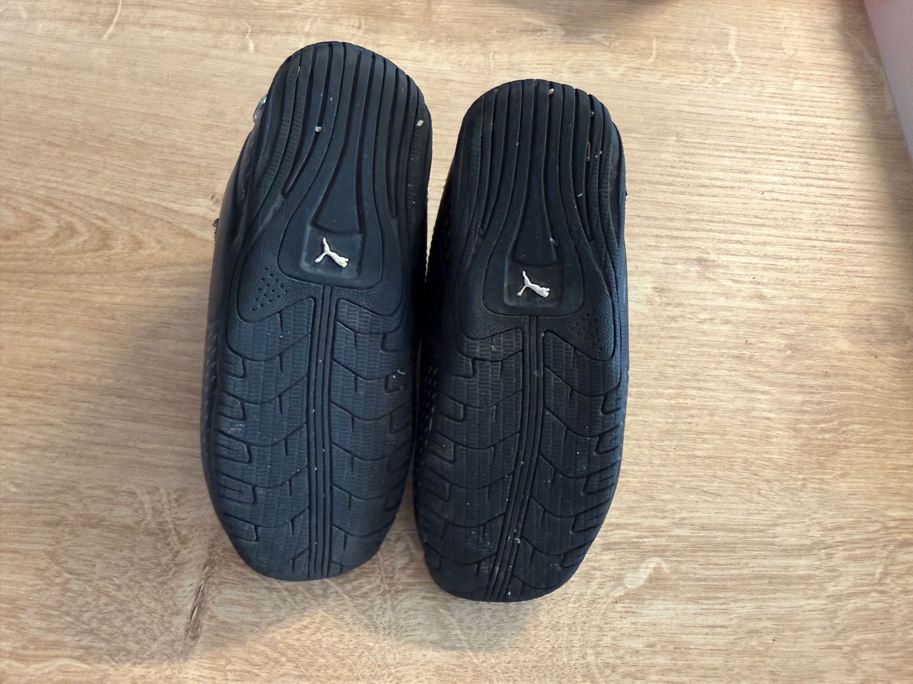 Puma Chaussures garçon: Kinderturnschuhe Grösse 24 – D'occasion à Pontresina par poc 1