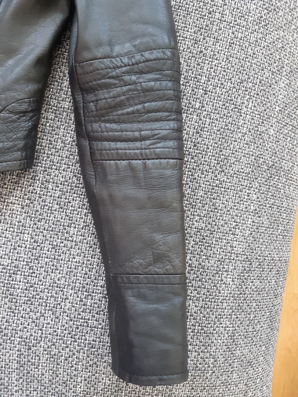 Jacken: Lederjacke Grösse 34 – Gebraucht aus Rotkreuz von PrelovedPicks 1