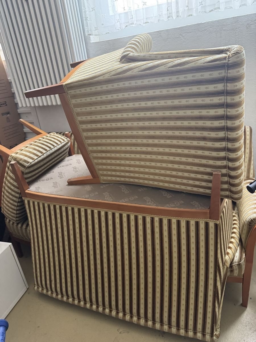 Sofas: Zwei Sofas, Sessel, Hocker – D'occasion à Rümlang par tsch