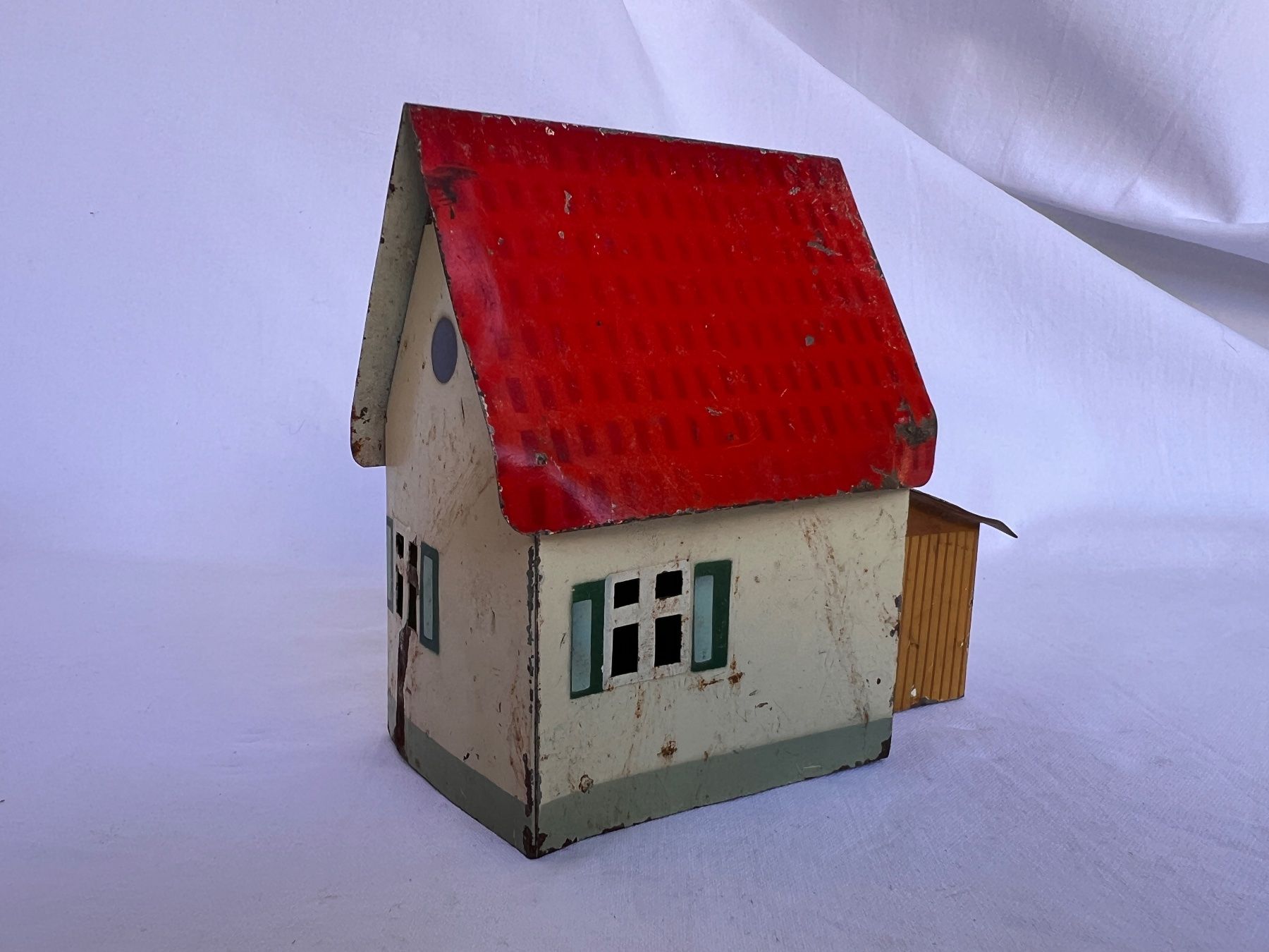 Modelleisenbahnen: Blechhäuschen alt – Gebraucht aus Männedorf von Franzflo 1