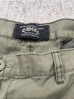 Pantaloni: Short Herren Camel khaki Gr. W-43 – Usato da Aesch ZH venduto da niro007 1