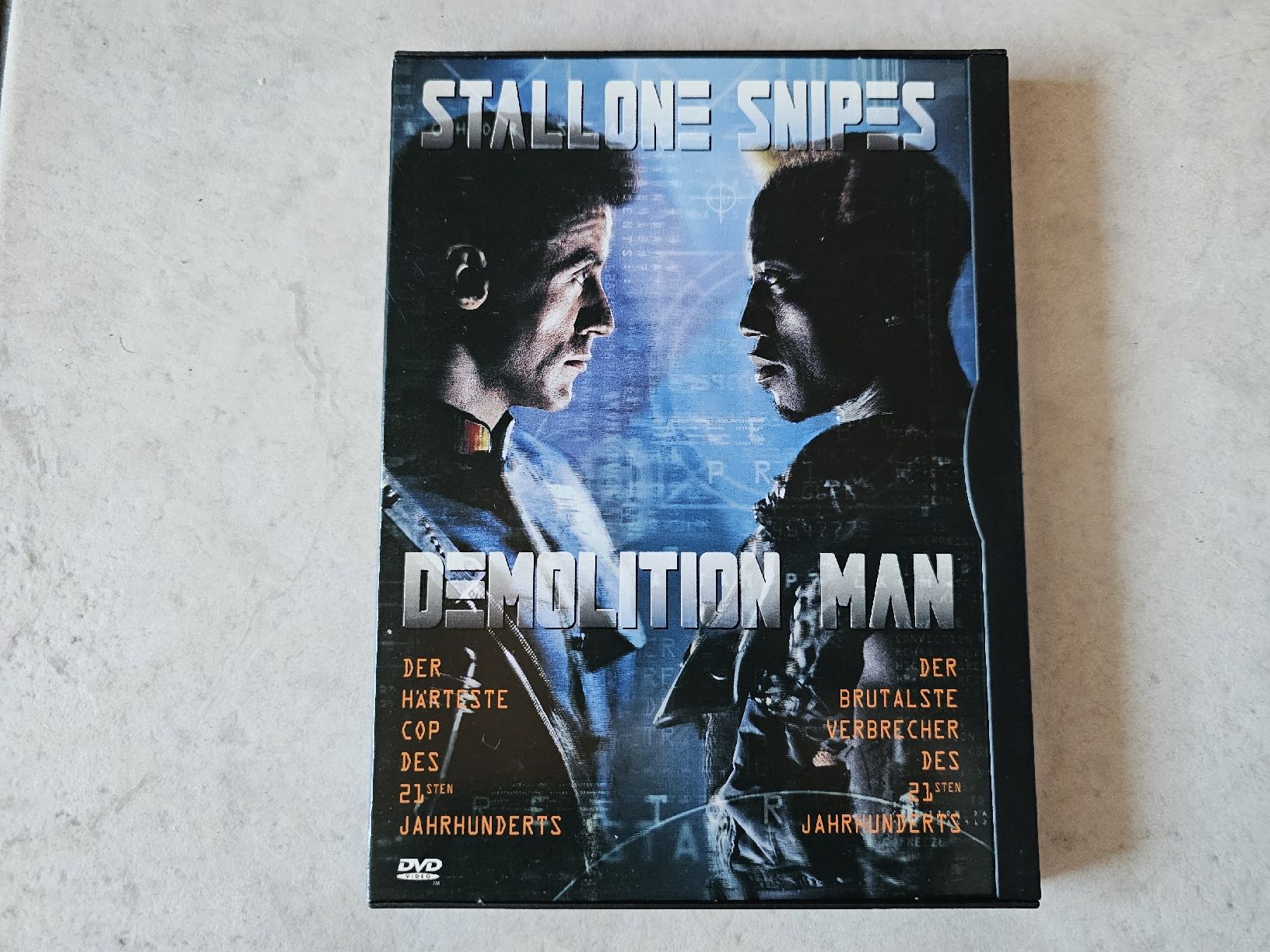 Tutti i DVDs: Demolition Man  /  (Stallone & Snipes) – Usato da Schneisingen venduto da backstore24