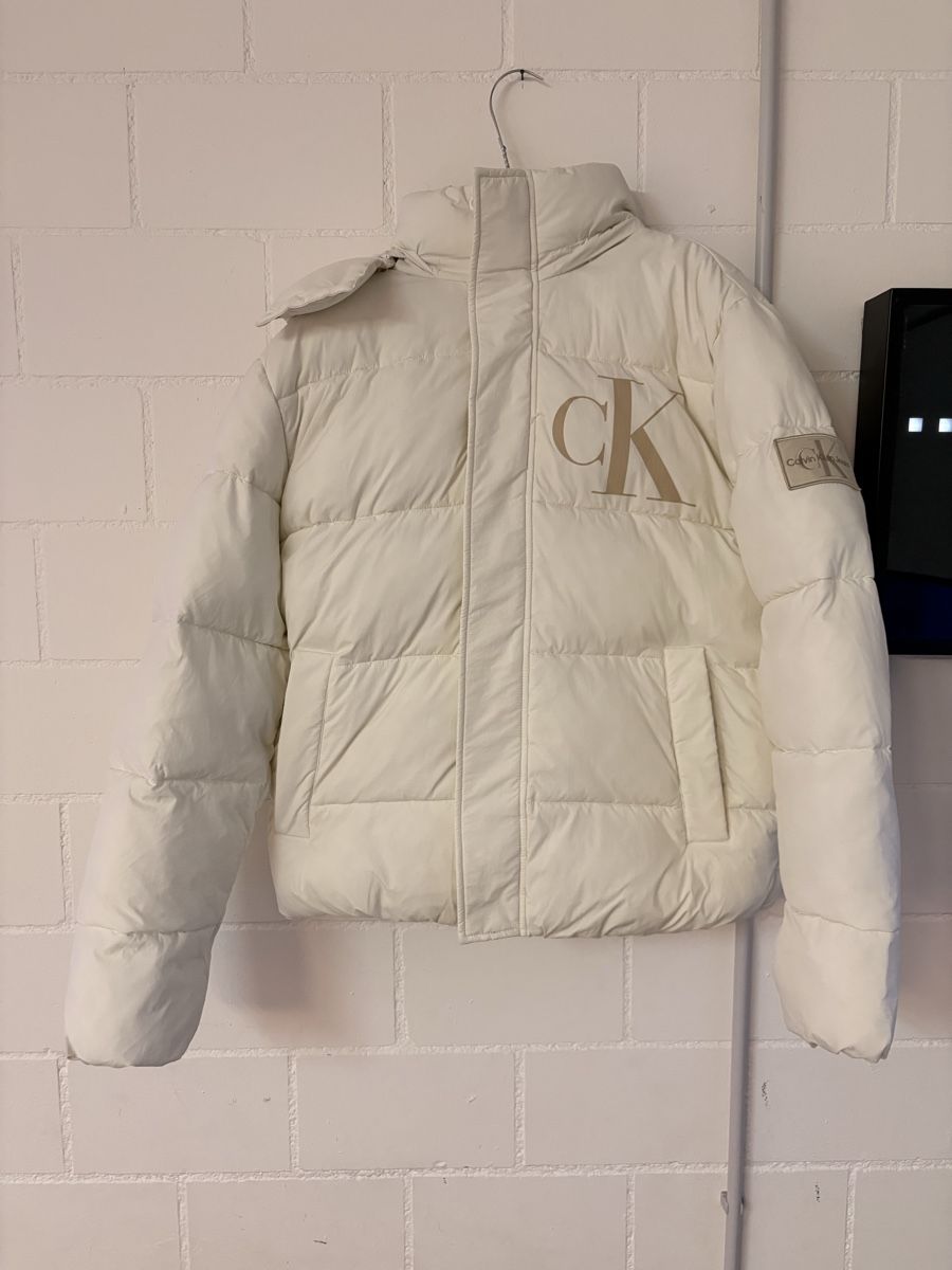 Calvin Klein Vestes: Beige Calvin Klein Jacket. Size: Large – D'occasion à Wollerau par Florencio.M 2