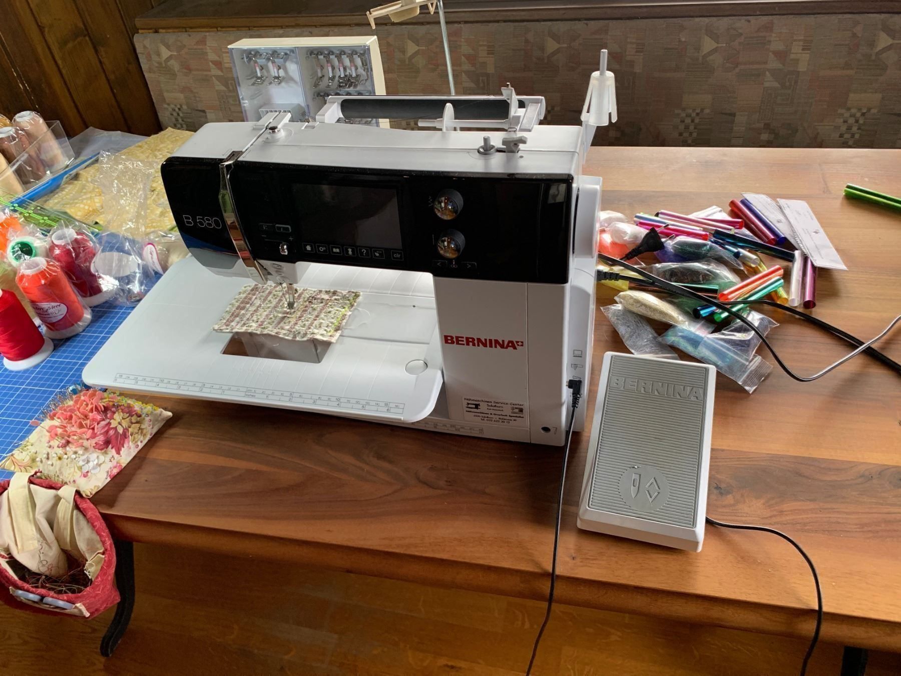 Bernina Nähmaschinen: Bernina 580 Näh/Stickmaschine – Neu (gemäss Beschreibung) aus Arch von Karibu19 1