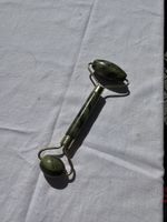 Jade Roller zur Gesichtsmassage - NEU