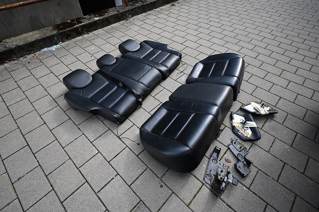 Porsche Tutti pezzi di ricambio auto: Sitze Porsche Cayenne – Usato da Frick venduto da sandro_martin 3