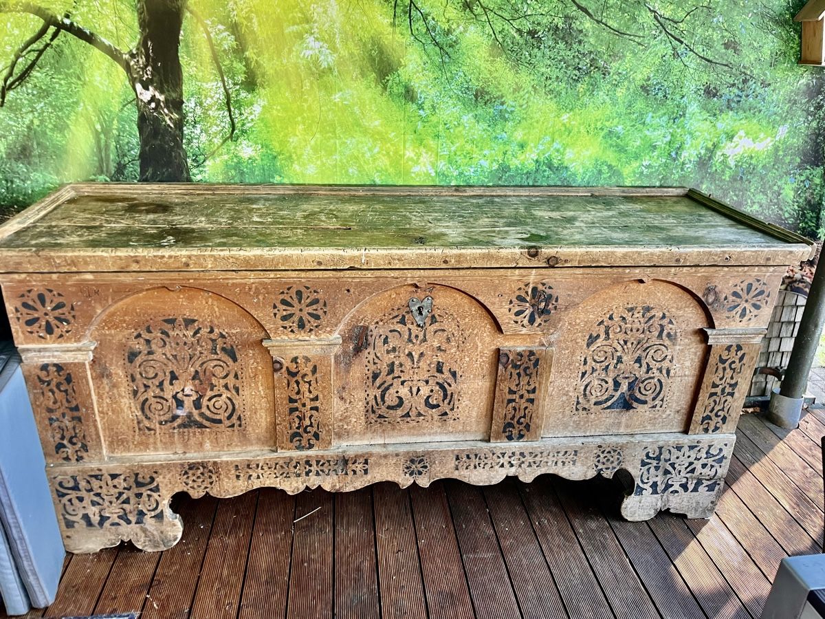 Truhen: Antike Truhe, alte Holztruhe – Gebraucht aus Ebnat-Kappel von Mzottli