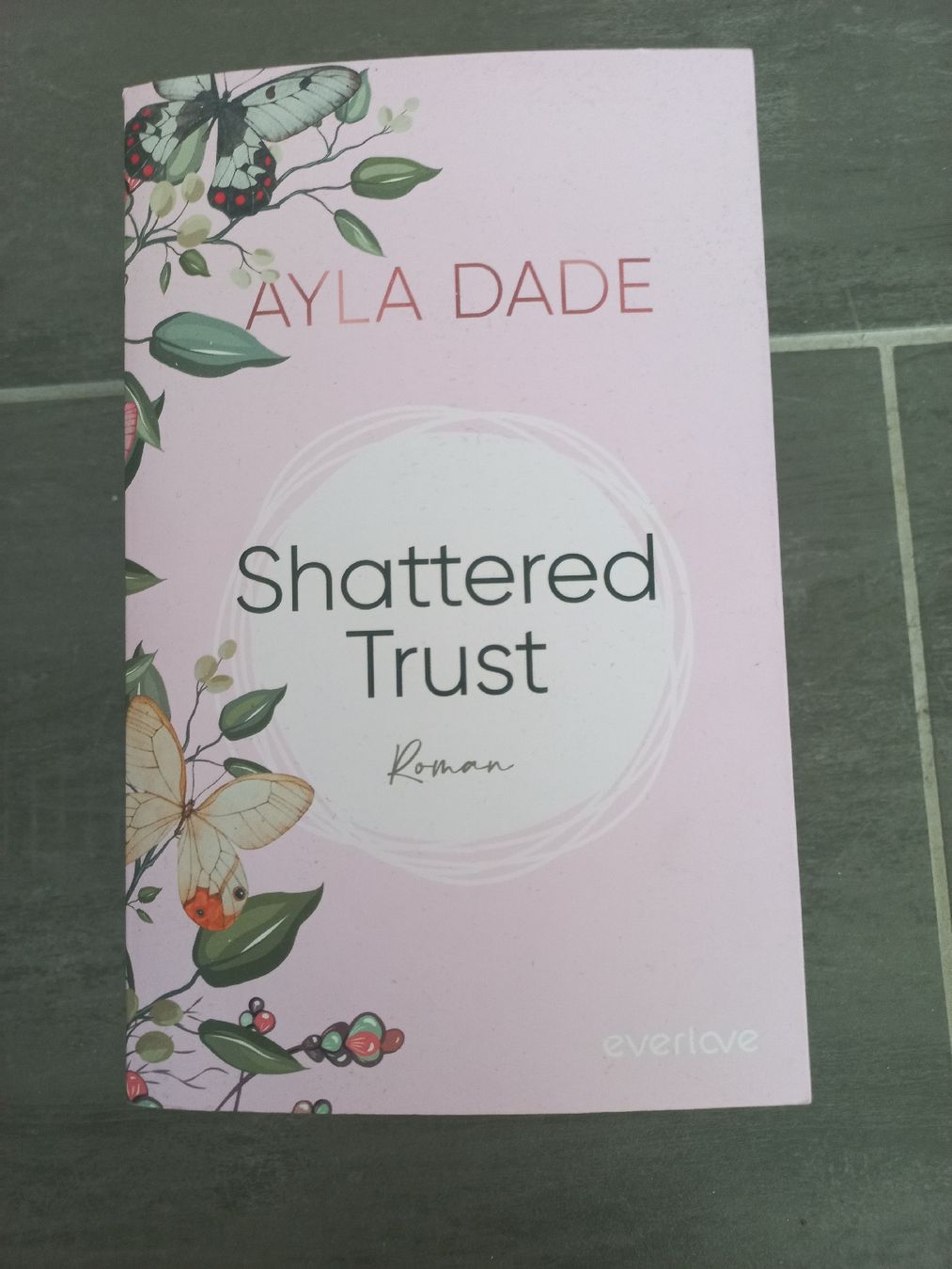 Bücher: Ayla Dade Romane Hidden Scars Shattered Trust – Gebraucht aus Frauenfeld von Melibooks 2