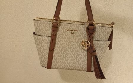 Michael Kors Tasche. Fast NEU. (Neupreis 350.-)