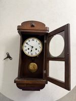 Wanduhr Holz antik mit Schlüssel aus Jahr 1920
