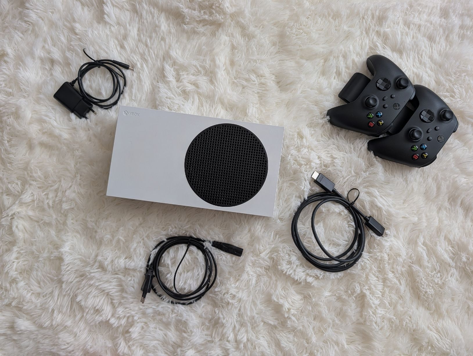 Microsoft Console: Xbox Series S / 2 Controllern mit Ladestation – Usato da Windisch venduto da dam_y2ln