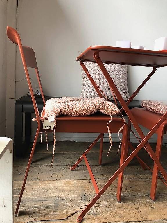 Fermob Set di tavolo e panche: Fermob Bistro / Bellevie Set in ockerrot – Usato da Worb venduto da outherein 1
