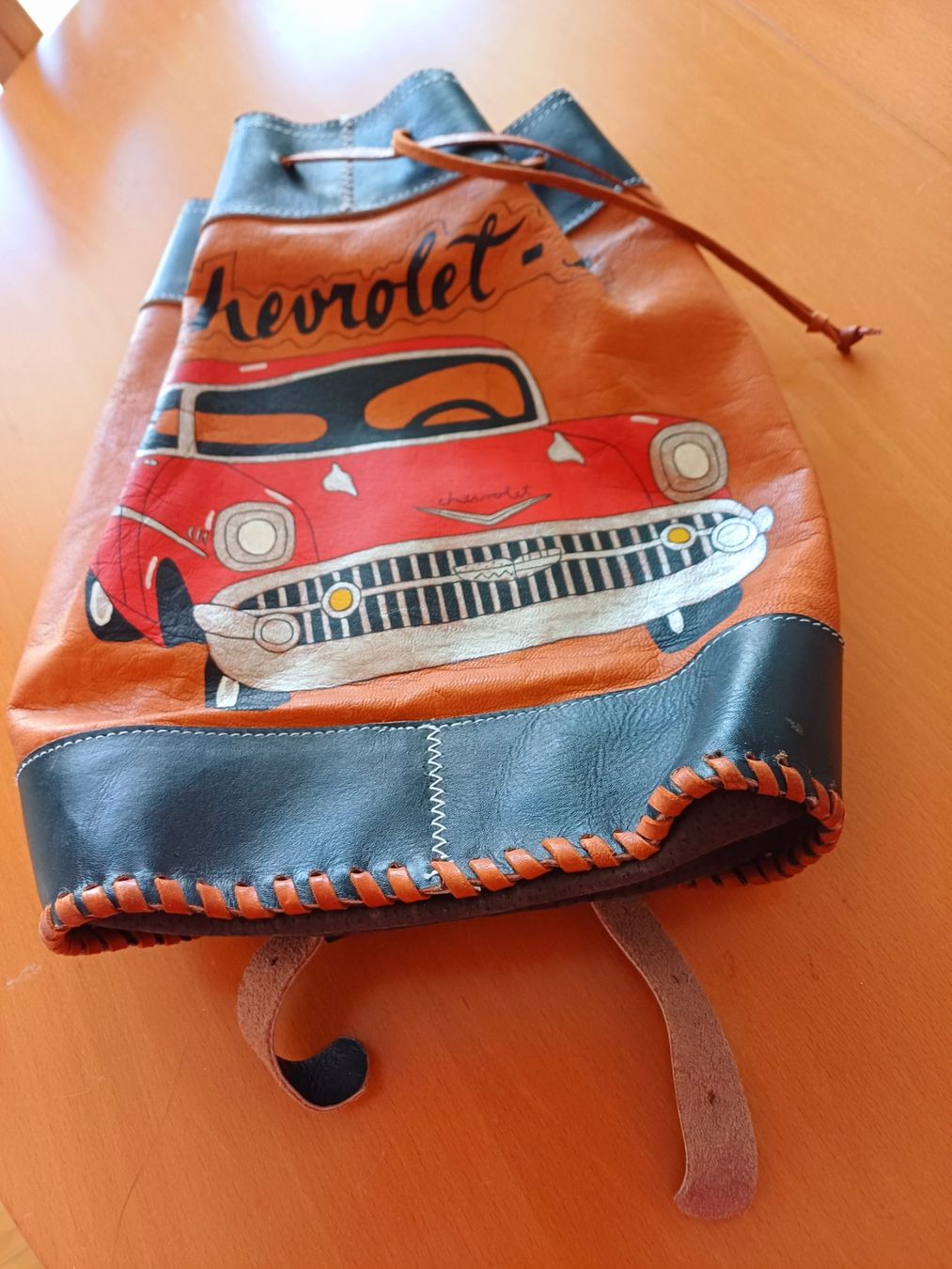 Rucksäcke: Chevrolet Lederrucksack, Oldtimer-Motiv, Handarbeit – Neu (gemäss Beschreibung) aus Kloten von Juanita3 3