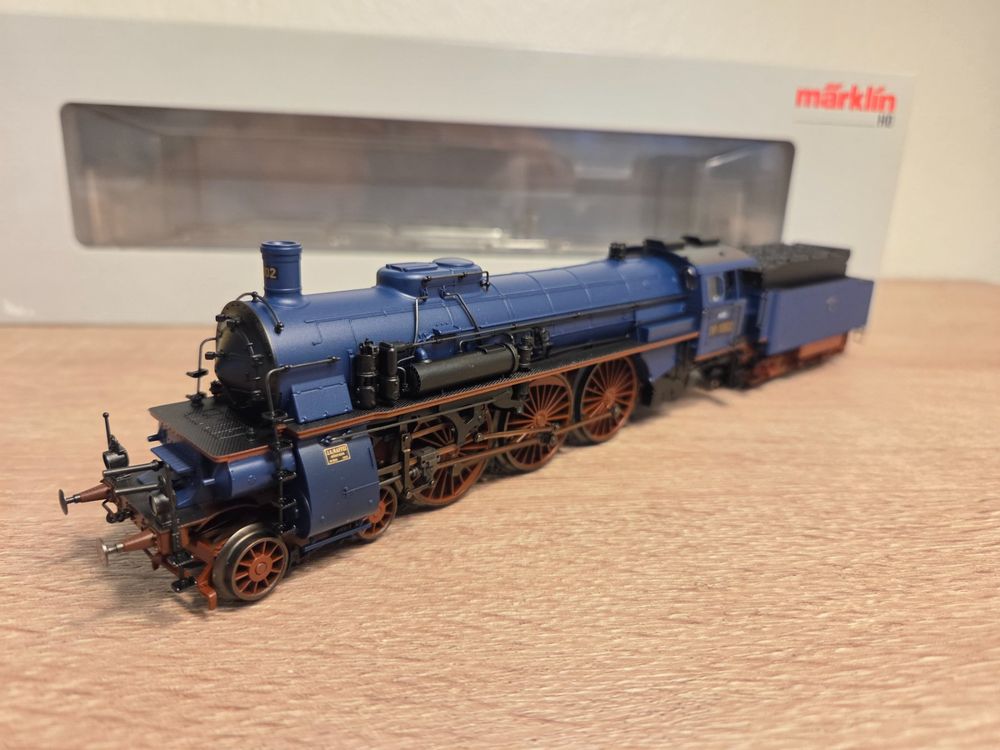 Märklin H0 - 39020 - Steam locomotive with tender (1) - Series 18.3
