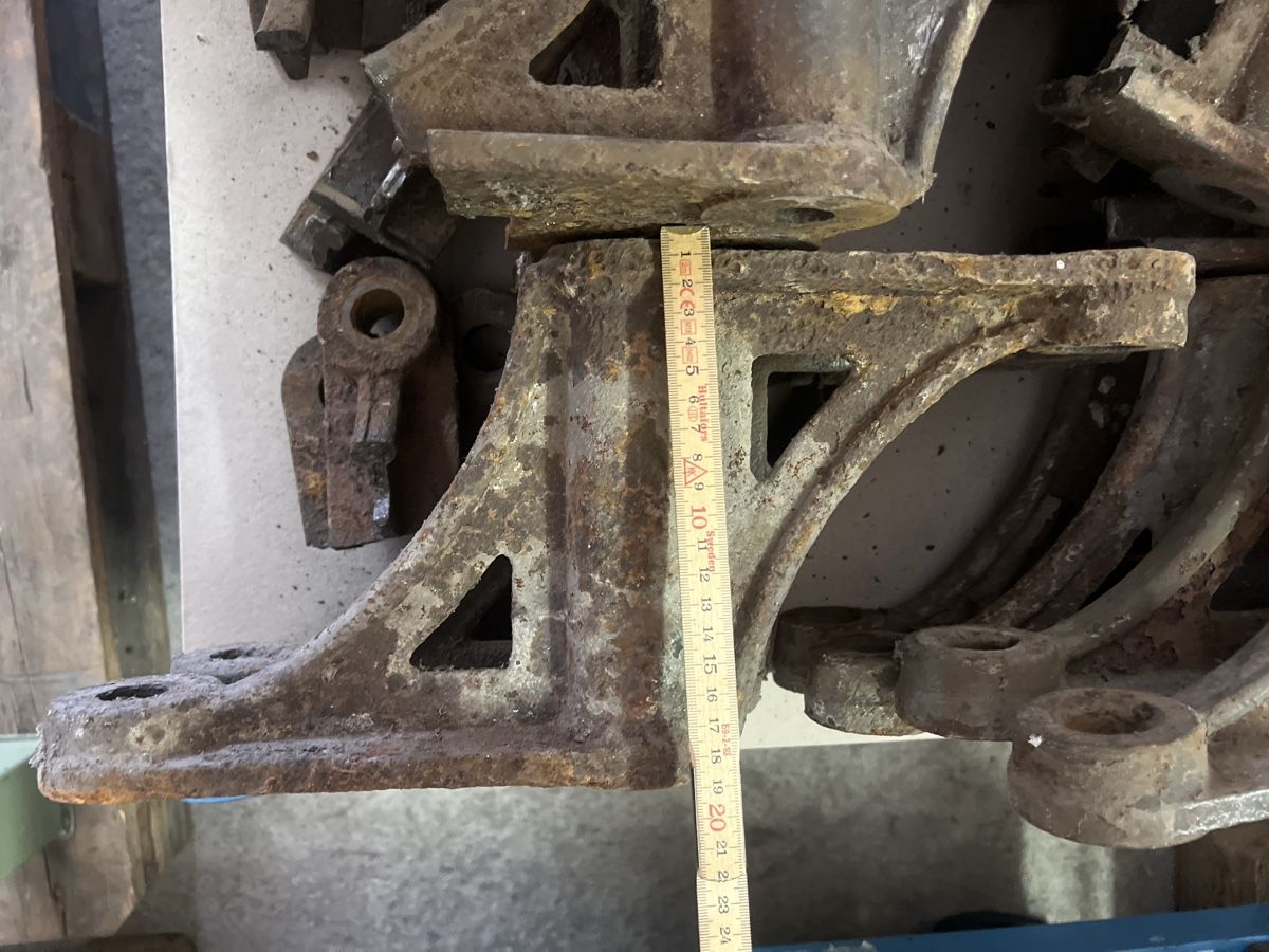 Sculture & Statue: Historische Gusseisen Elemente – Difettoso da Biel/Bienne venduto da Jomazi 1