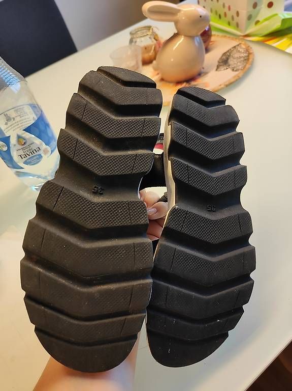 Scarpe per ragazze: Sandalen Gr. 35 – Usato da Windisch venduto da Dan.Win 2