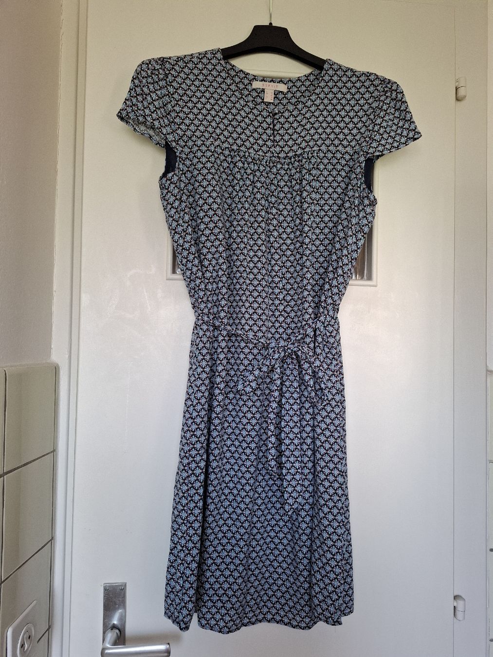 Esprit Kleider: Robe Esprit – Neu (gemäss Beschreibung) aus La Tour-de-Peilz von Marin_nette 1