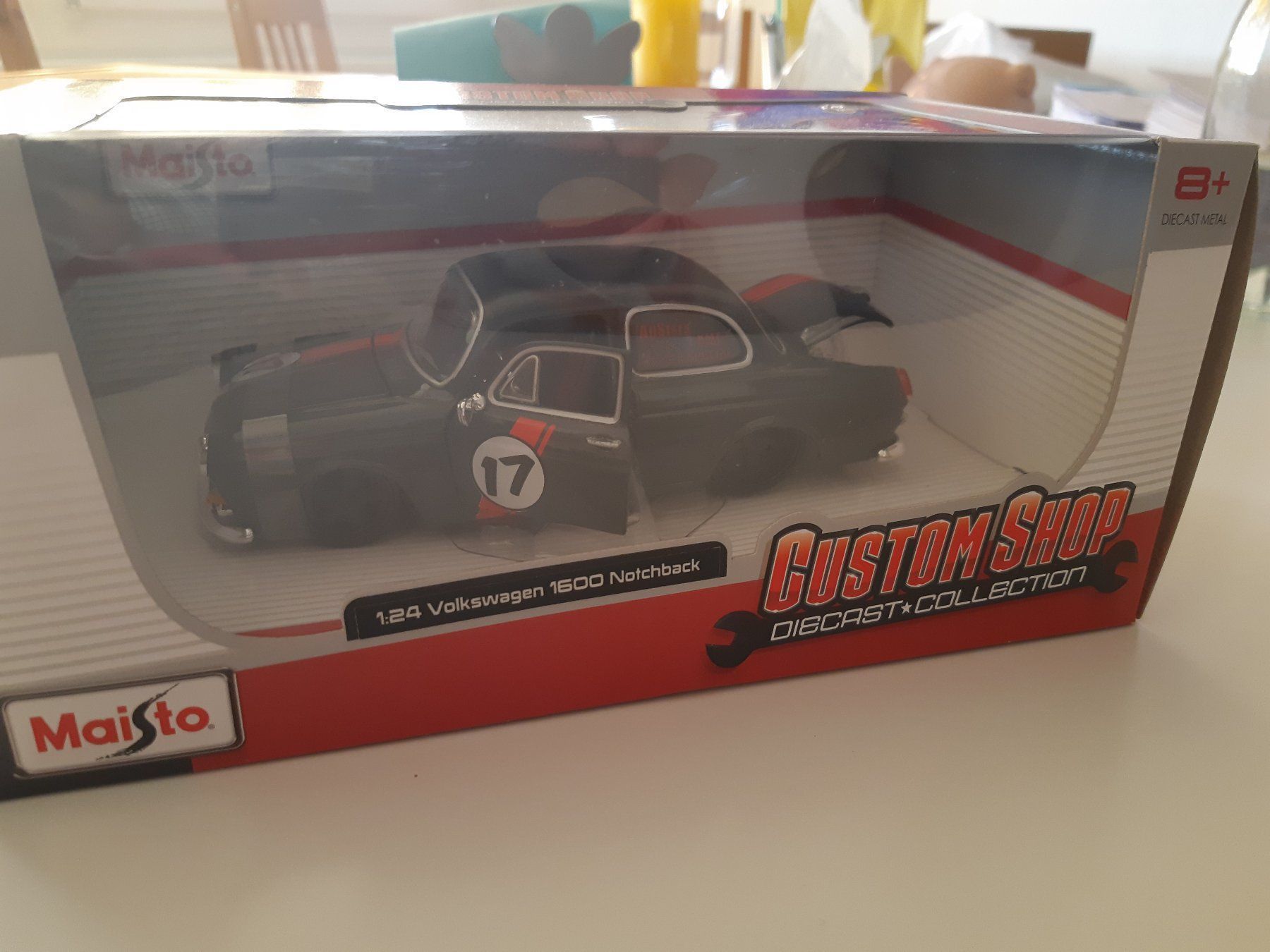 Maisto Modellini d'auto: VW 1600, 1:24 – Nuovo e nell'imballaggio originale da Schenkon venduto da magier54