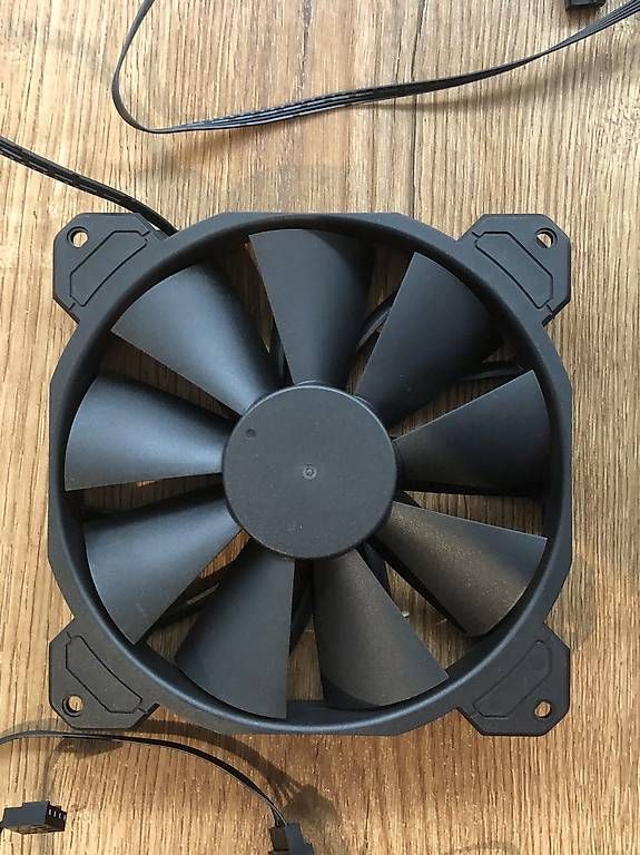 Corsair PC: Corsair PC-Lüfter 140mm – Nuovo (secondo la descrizione) da Stein AG venduto da isi_R35 1
