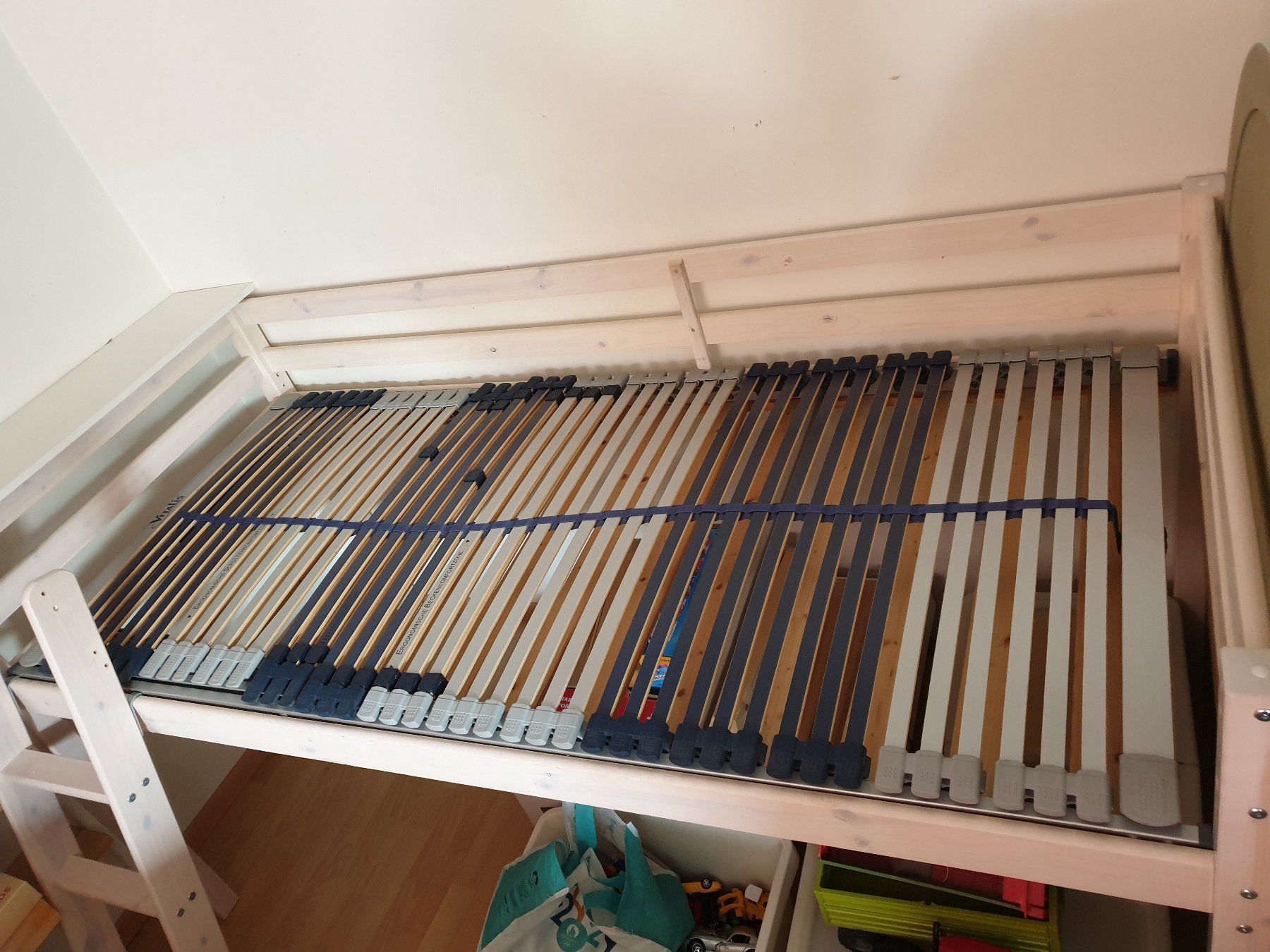 Letti: Kinder Hochbett mit Lattenrost, mit oder ohne Matratze – Usato da Herisau venduto da Musikfestival 1
